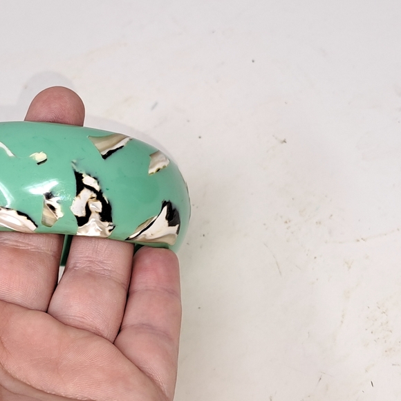 Teal Wide Acrylic Bangle Style Bracelet With Sea Shell Pieces Through Out - Picture 4 of 4